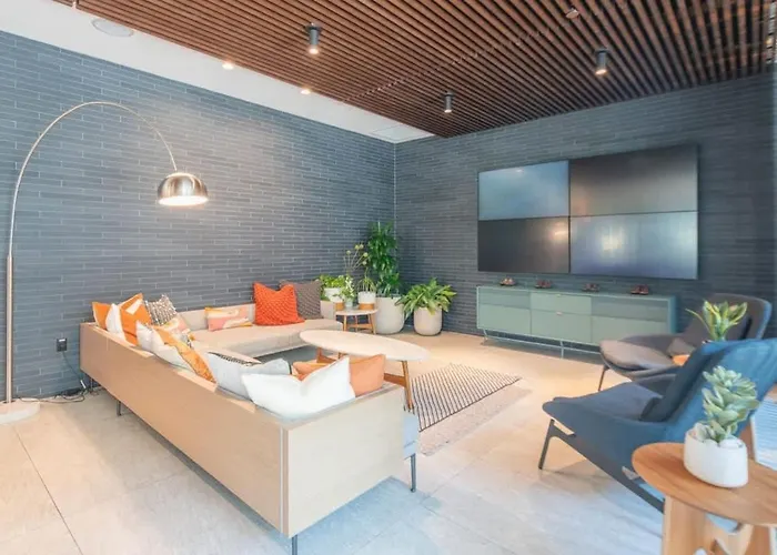 Stylish 1bd - Pool, Gym, Parking, W-d - Sleeps 4 Apartamento