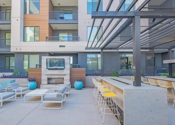 Stylish 1bd - Pool, Gym, Parking, W-d - Sleeps 4 Tempe
