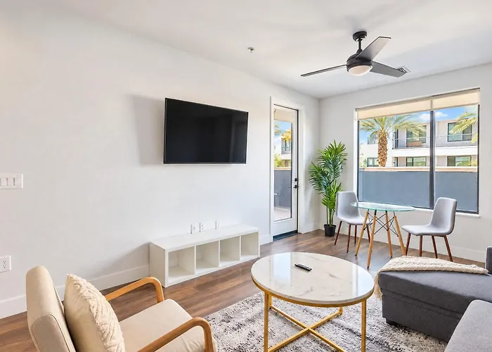 Stylish 1bd - Pool, Gym, Parking, W-d - Sleeps 4 Tempe